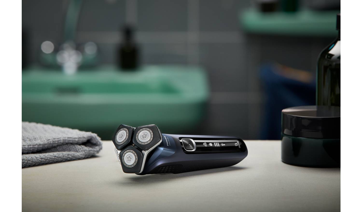 Philips Series 5000 Wet and Dry Electric Shaver S5885/35