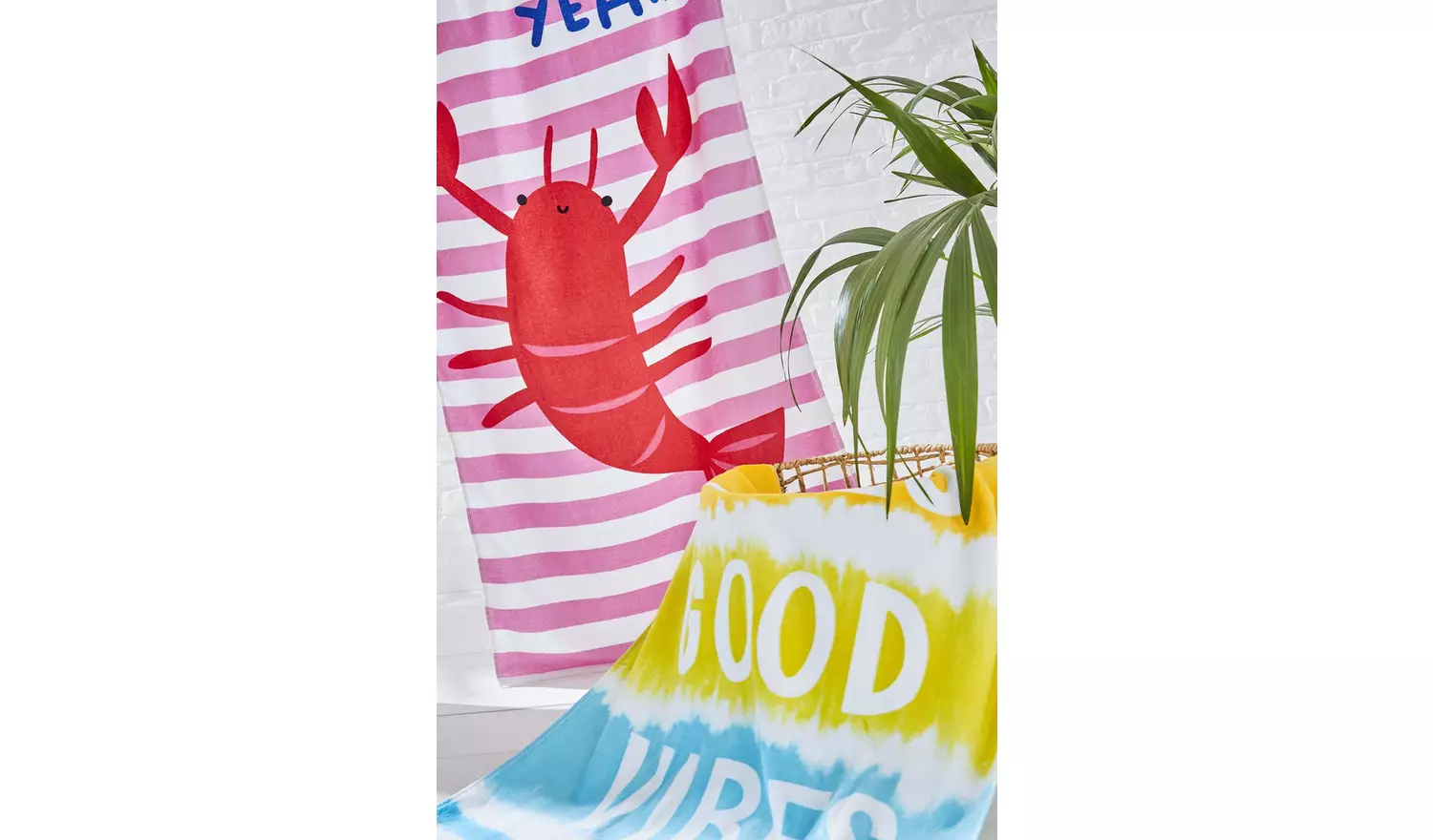 Catherine Lansfield Shell Yeah Beach Towel - Pink