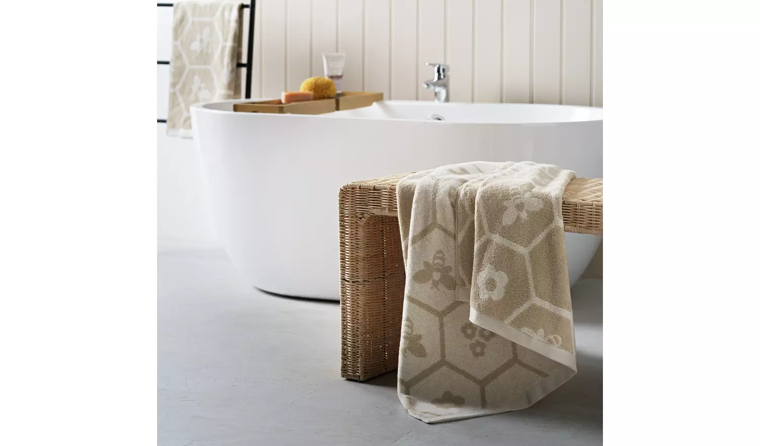Argos Home Floral Bee Bath Sheet - Beige