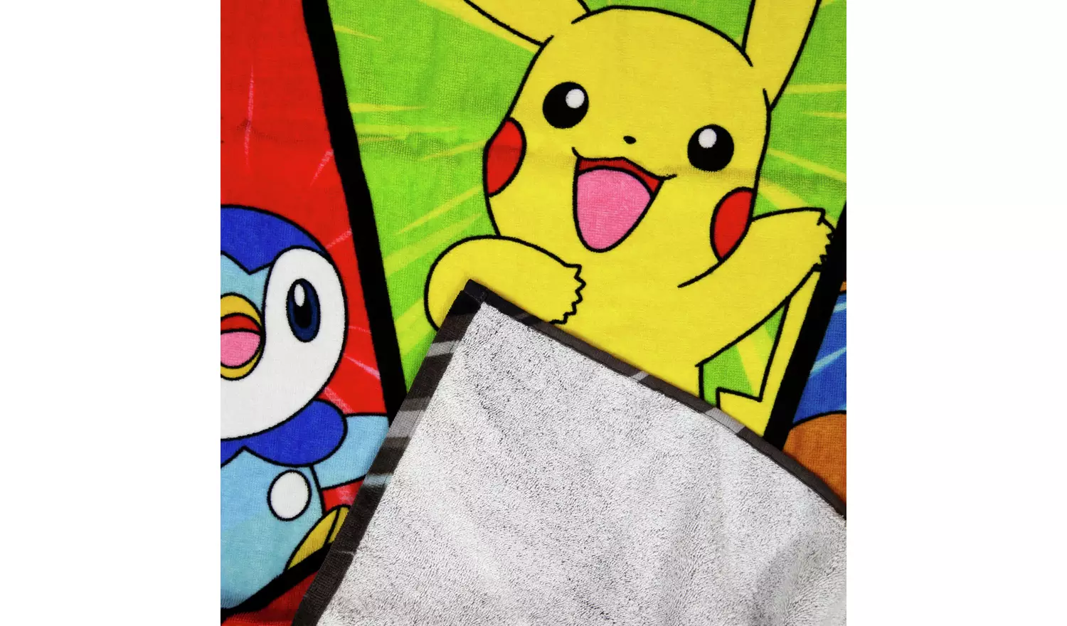 Pokémon Action Beach Towel - Multicoloured