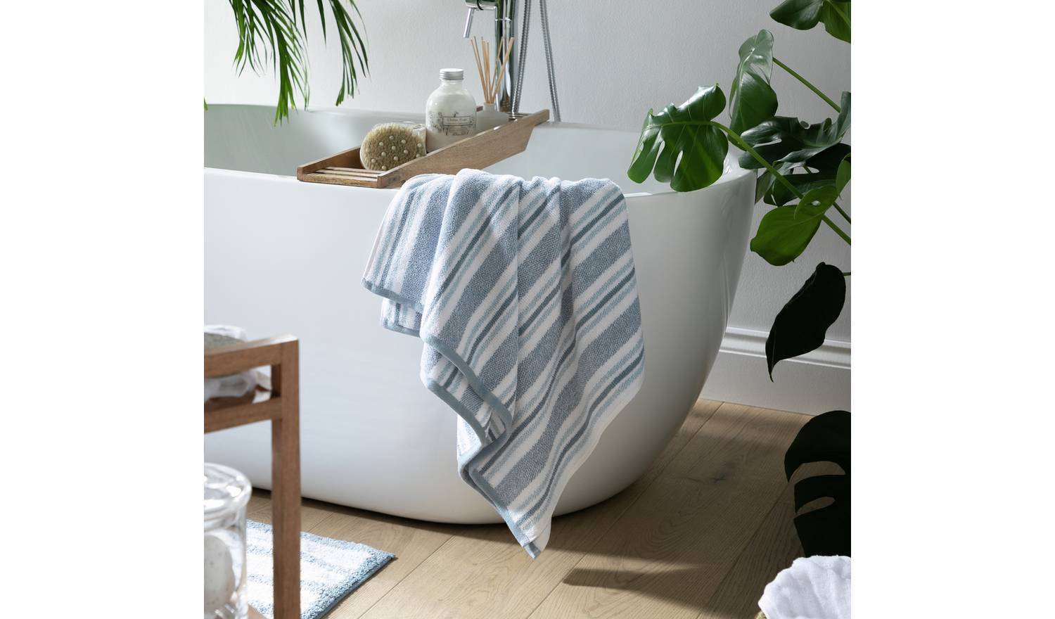 Habitat Coastal Tufted Horizontal Stripe Bath Towel
