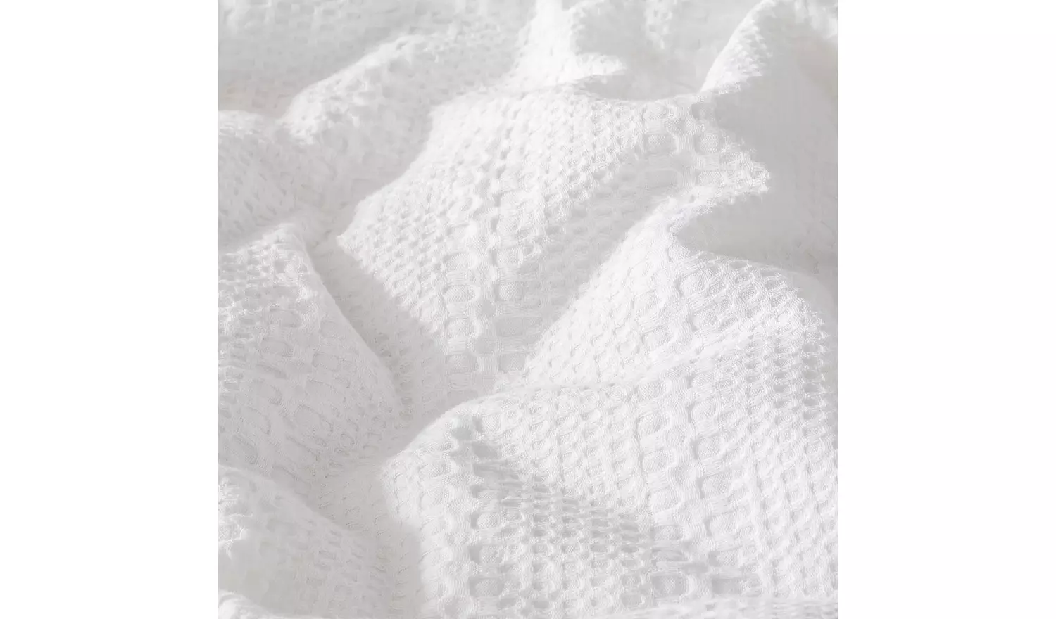 Habitat Patterned Waffle White Bedding Set - King size