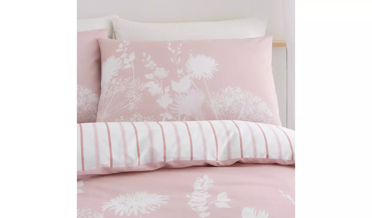 Catherine Lansfield Meadowsweet Blush Bedding Set- King size