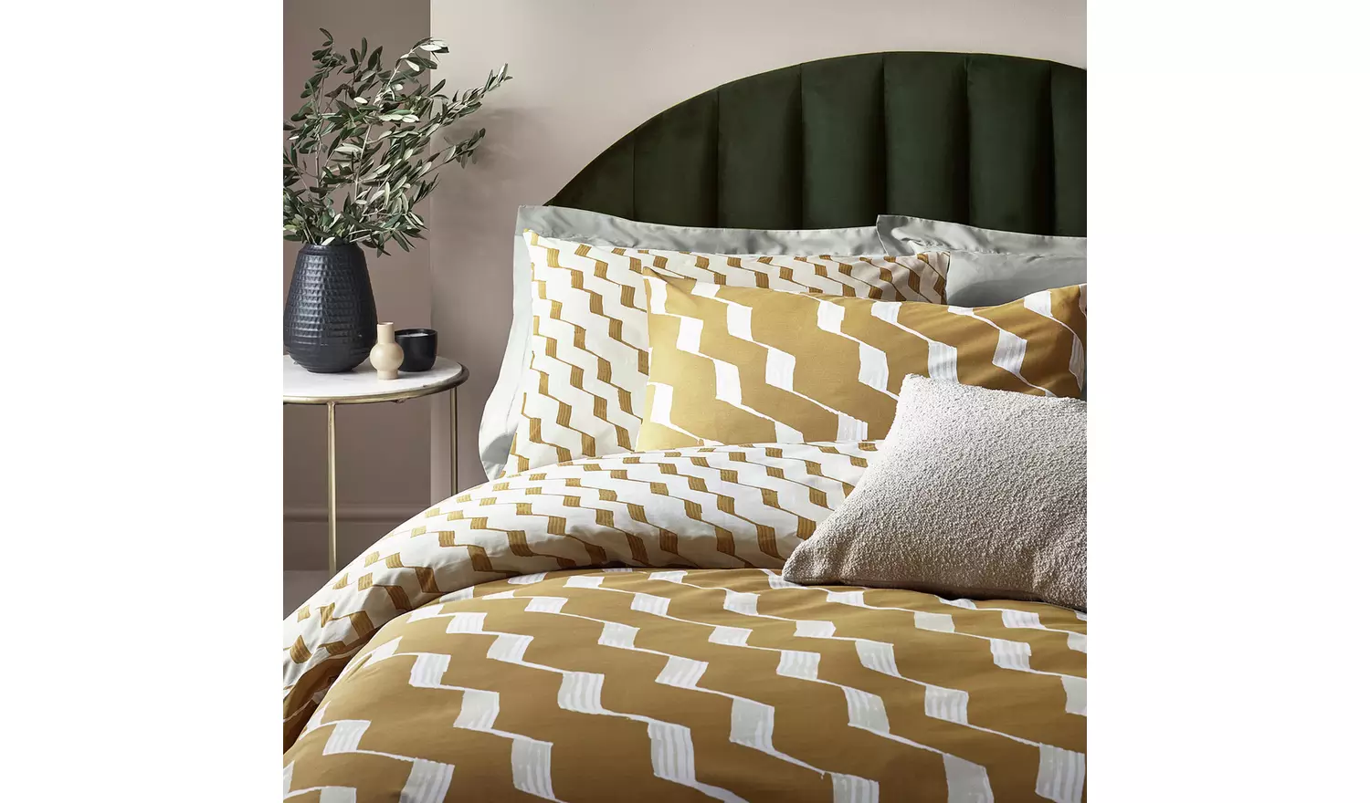 Hoem Zabine Honey Yellow Bedding Set - King size