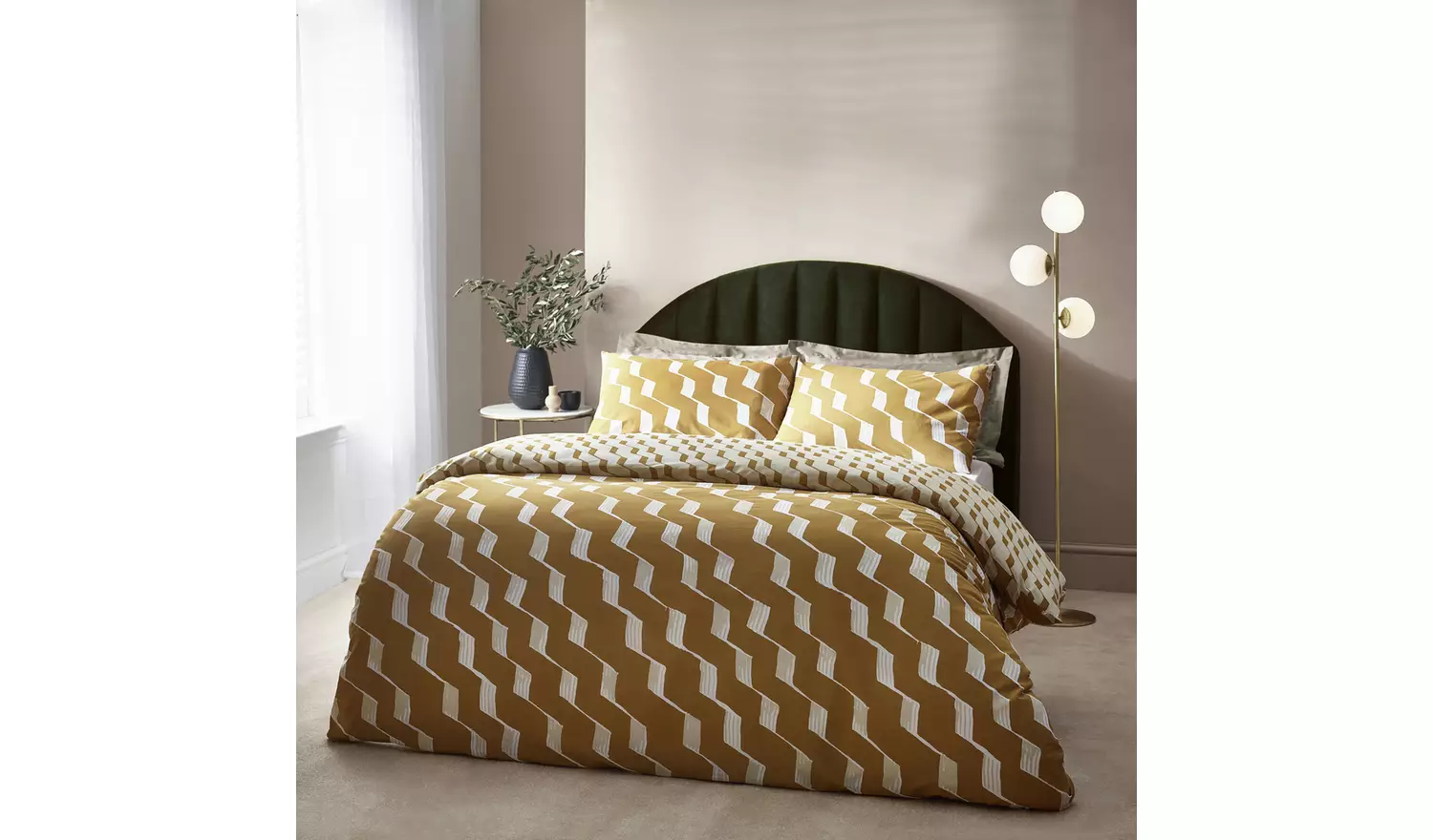 Hoem Zabine Honey Yellow Bedding Set - King size