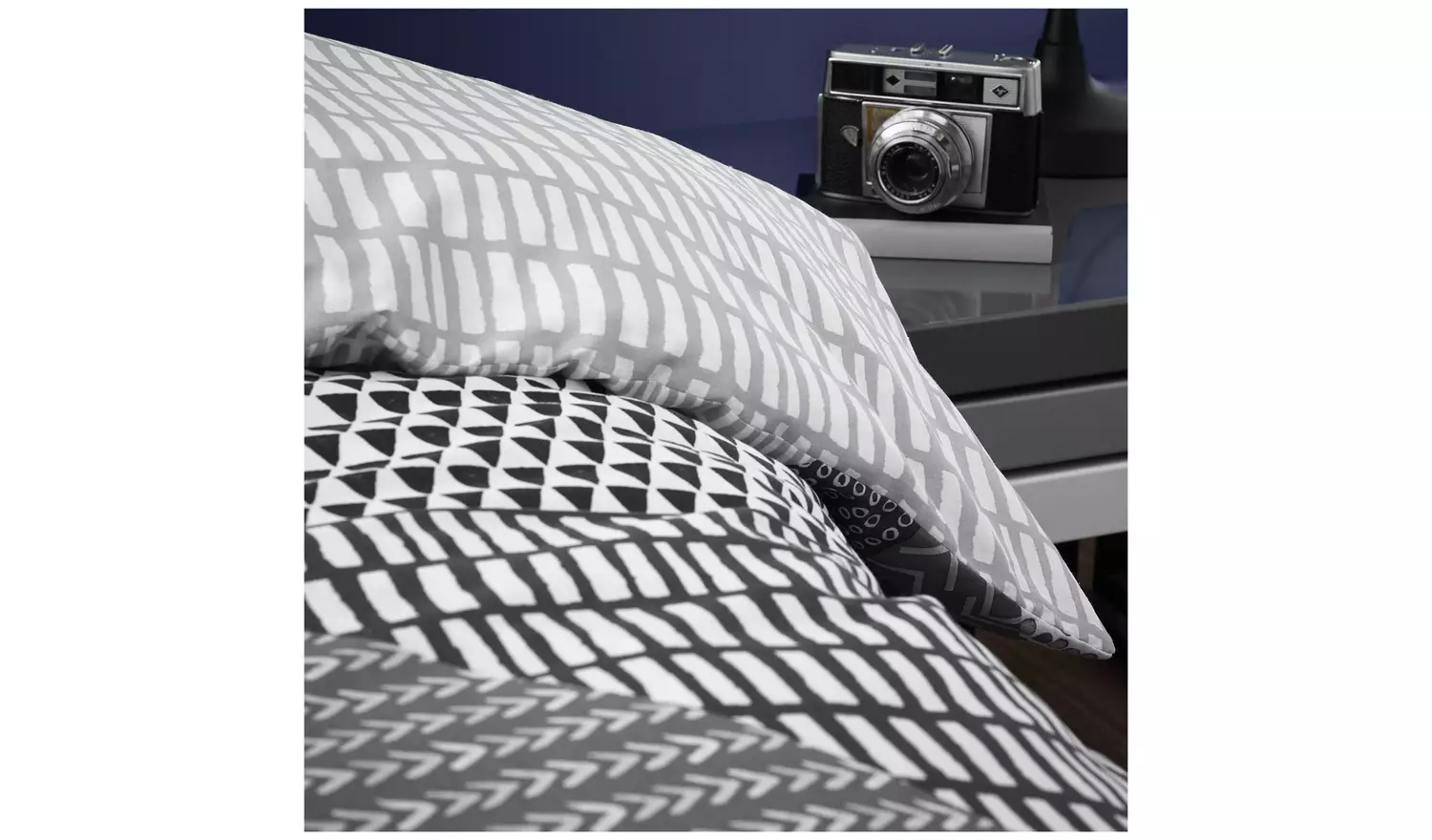 Catherine Lansfield Geo Grey & White Bedding Set - Single