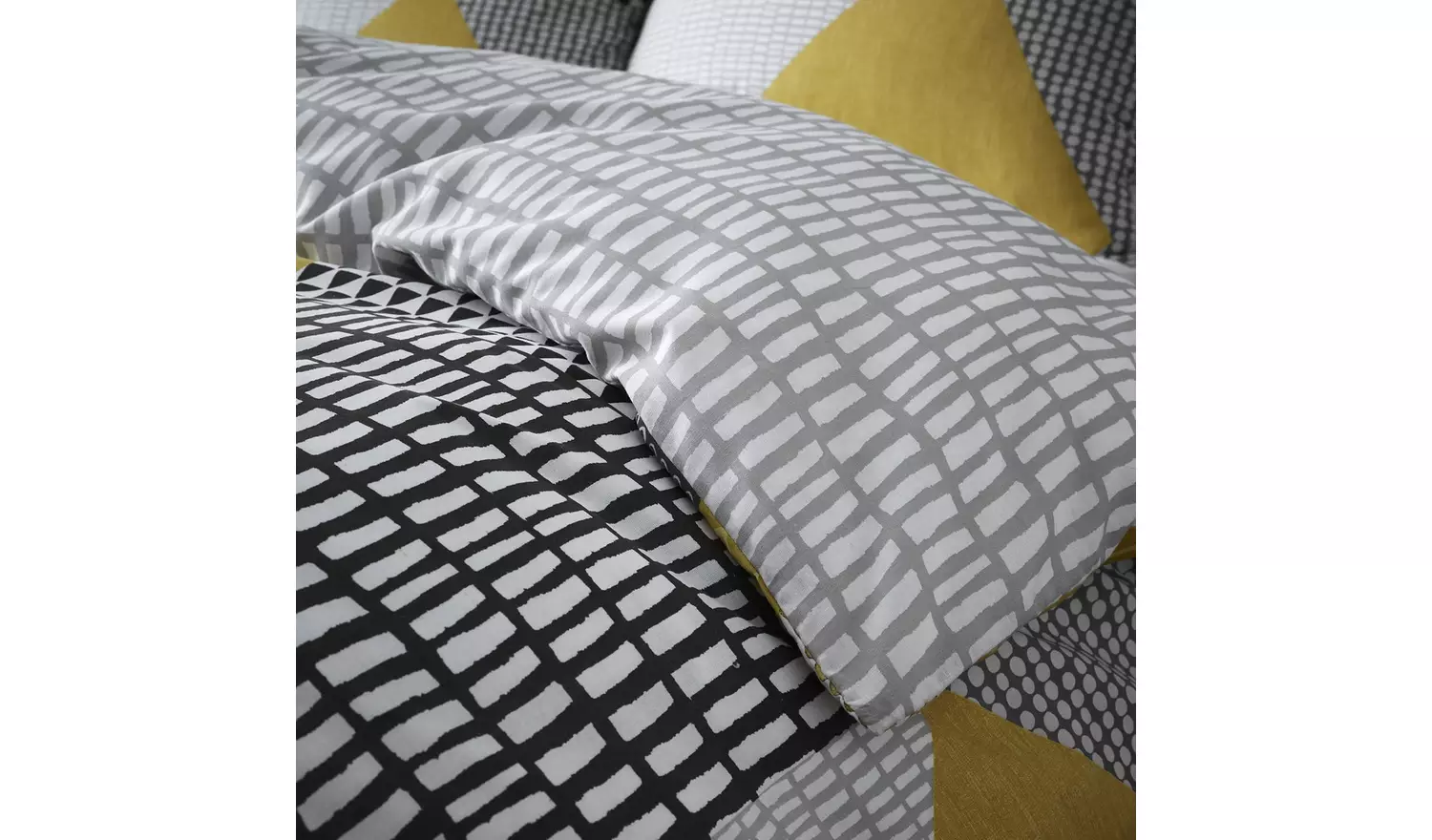 Catherine Lansfield Larsson Geo Ochre Bedding Set - Kingsize