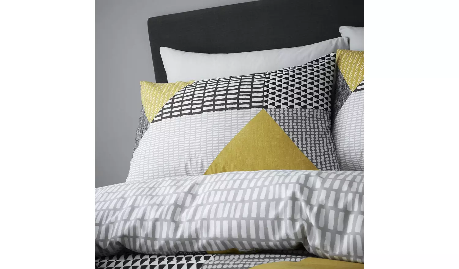 Catherine Lansfield Larsson Geo Ochre Bedding Set - Kingsize