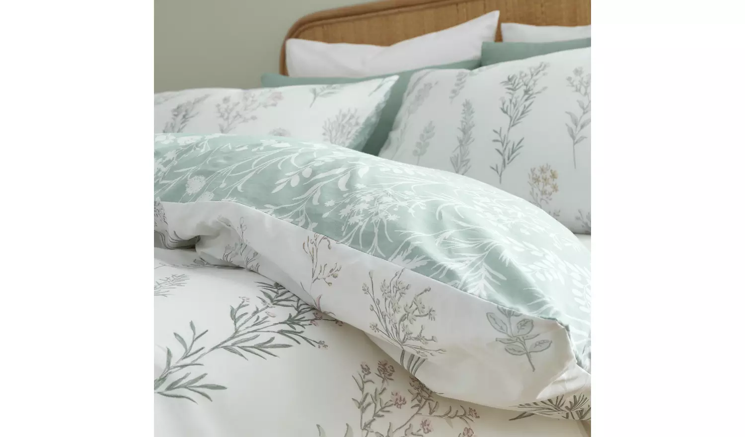 Bianca Cotton 200 TC Wild Flowers White Bedding Set - Double