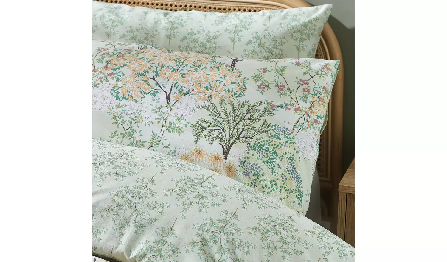 Catherine Lansfield Forest Blossom Green Bedding Set - King