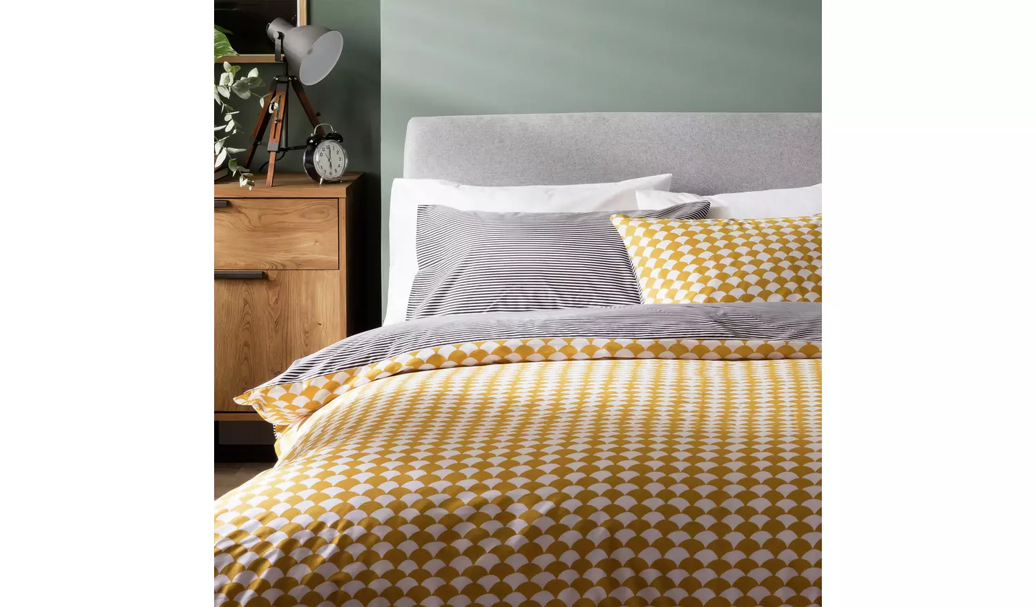 Habitat Cotton Scallop Yellow Reversible Bedding Set -Double