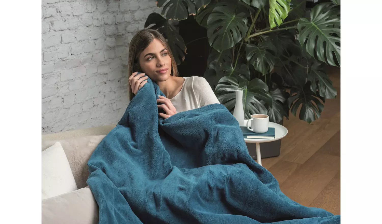 Dreamland Snuggle Up Teal Heated Throw - Large