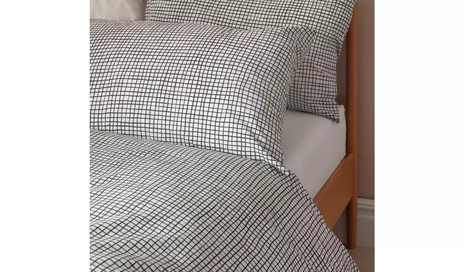 Habitat Willow Cotton Standard Pillowcase Pair - White Black
