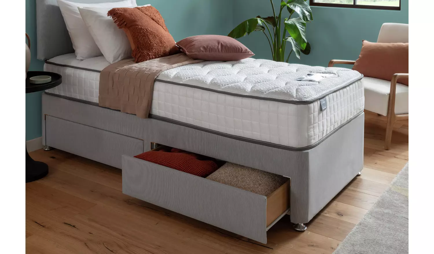 Silentnight Middleton Single Memory 2 Drawer Divan Bed- Grey