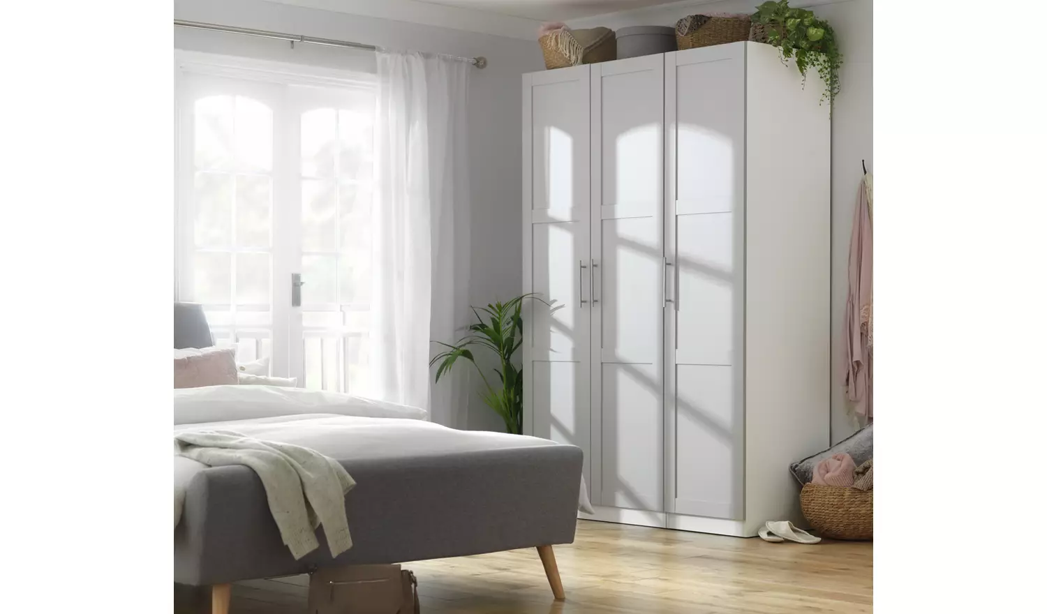 Habitat Munich Panelled 3 Door Wardrobe - White