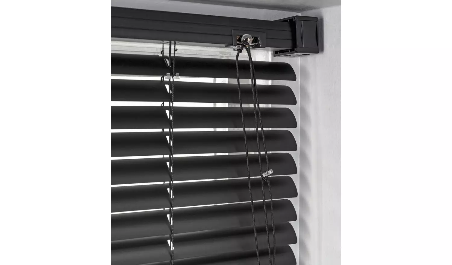 Argos Home Plastic Jet Black Venetian Blind - 90cm