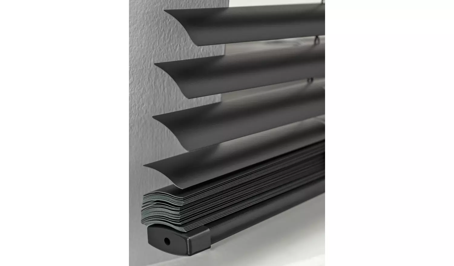 Argos Home Plastic Jet Black Venetian Blind - 90cm