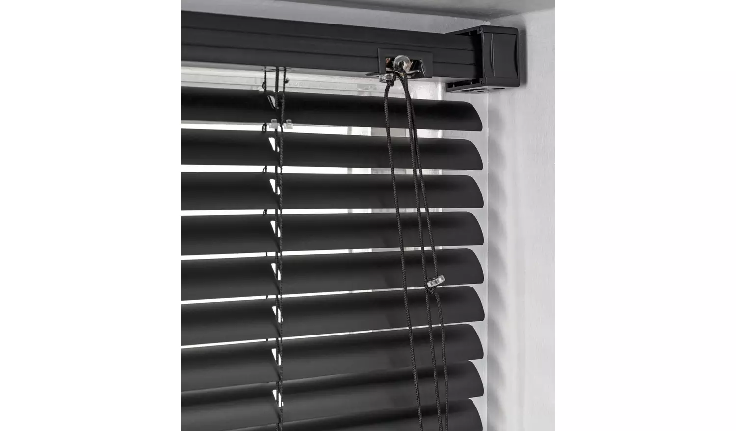 Argos Home Plastic Jet Black Venetian Blind - 120cm
