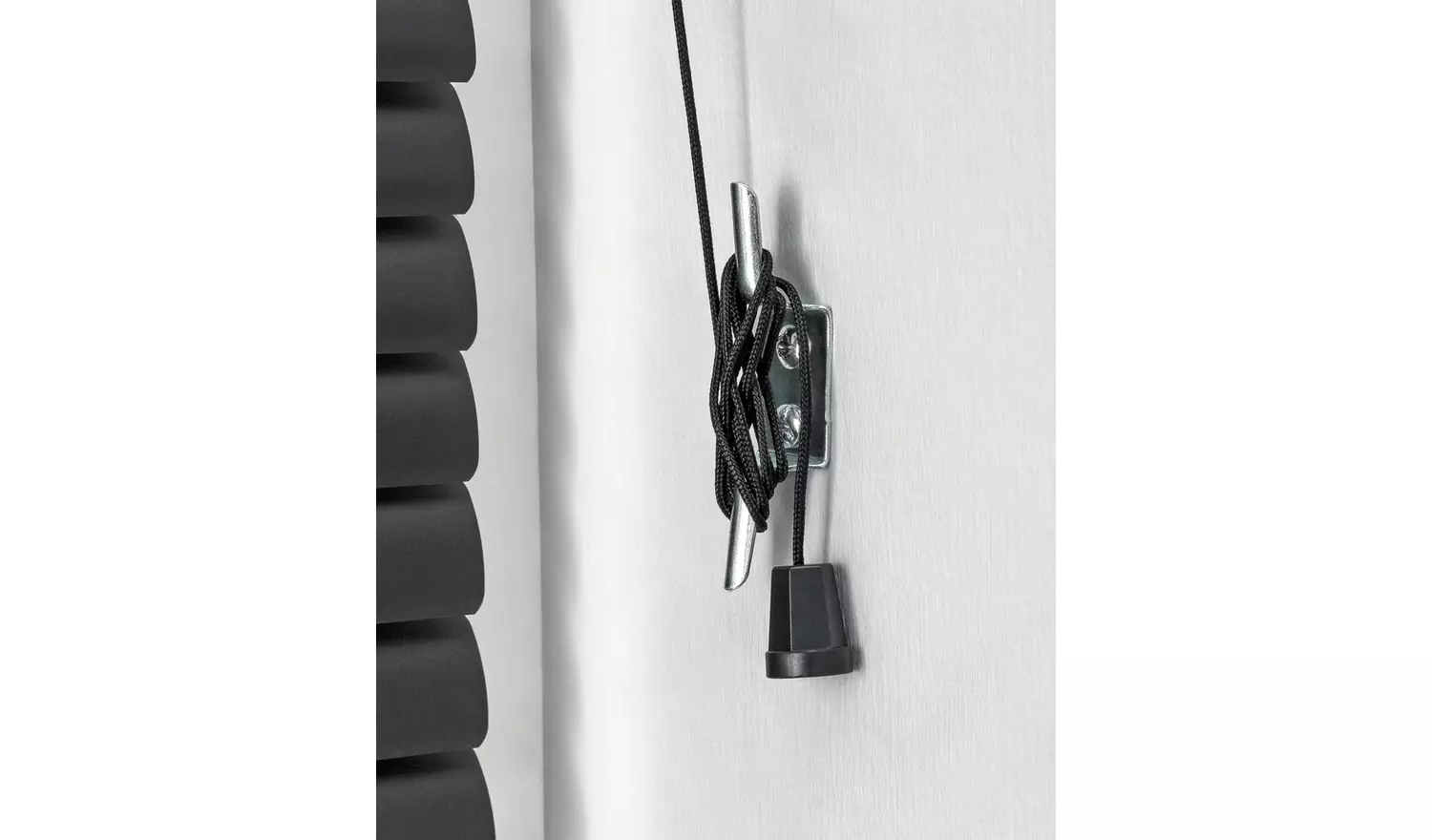 Argos Home Plastic Jet Black Venetian Blind - 120cm