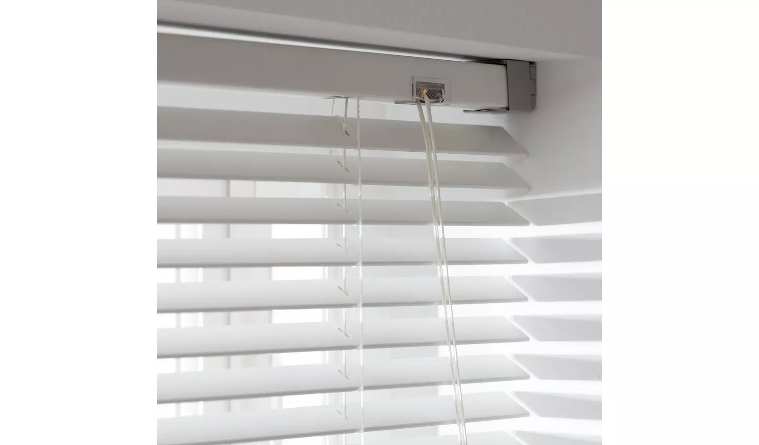 Habitat Faux Wood White 25mm Slat Venetian Blind - 60cm