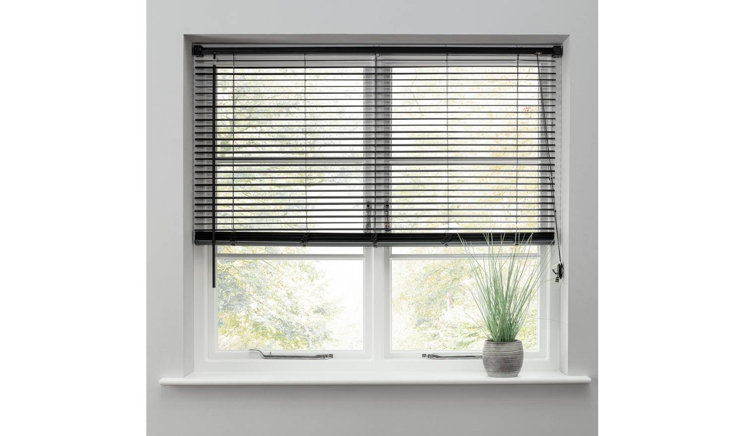Argos Home Plastic Jet Black Venetian Blind - 120cm