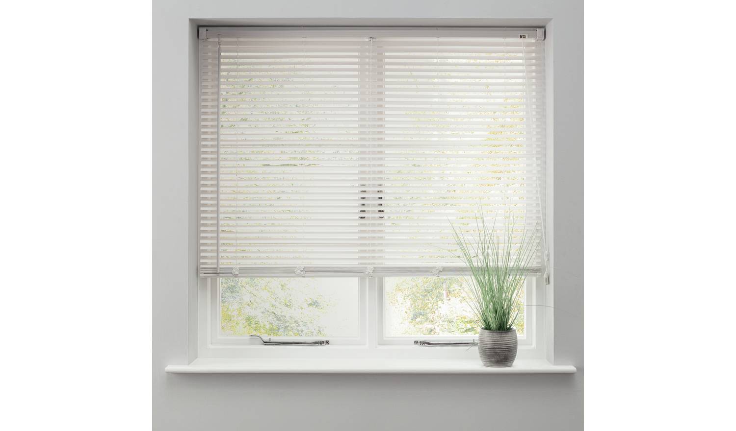 Argos Home Plastic Super White Venetian Blind - 120cm