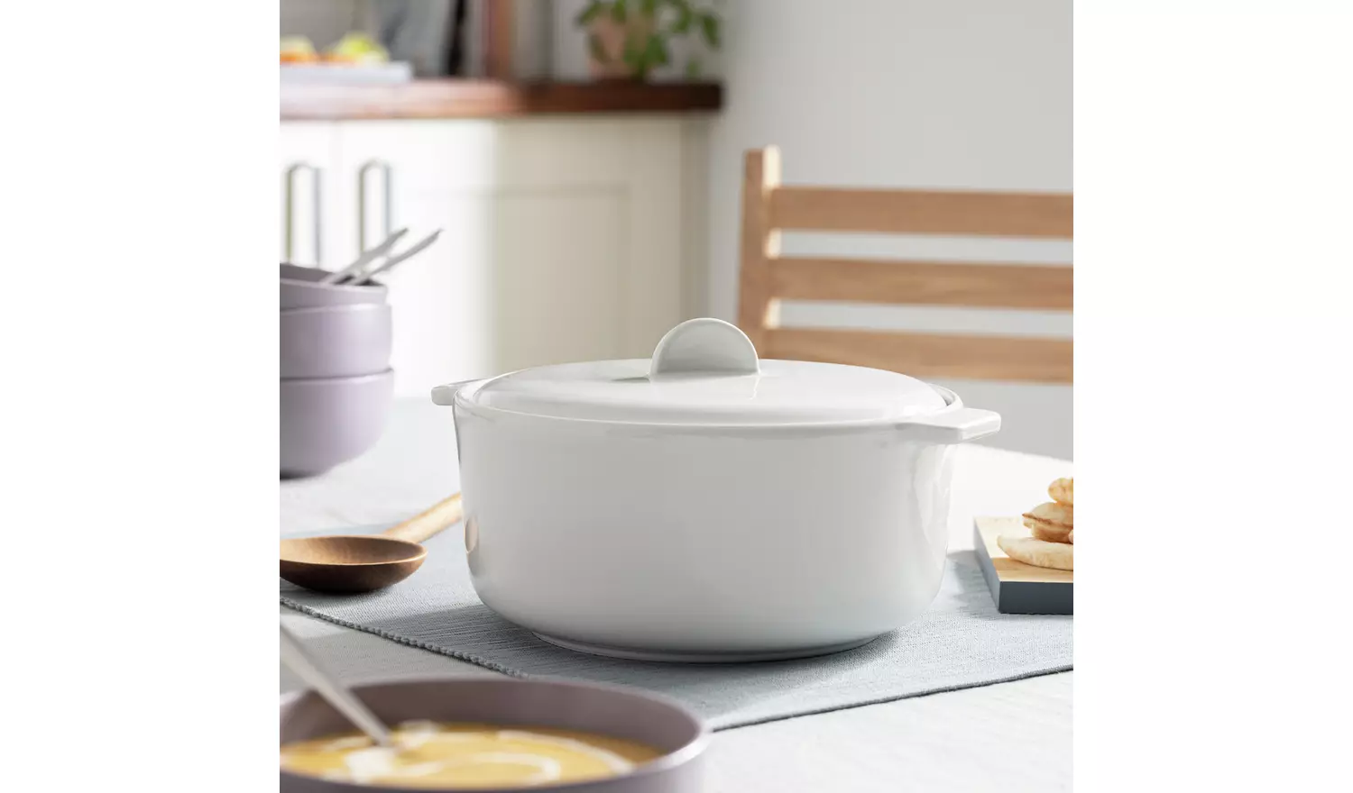 Habitat Riko 2.29 Litre Ceramic Casserole Dish - White