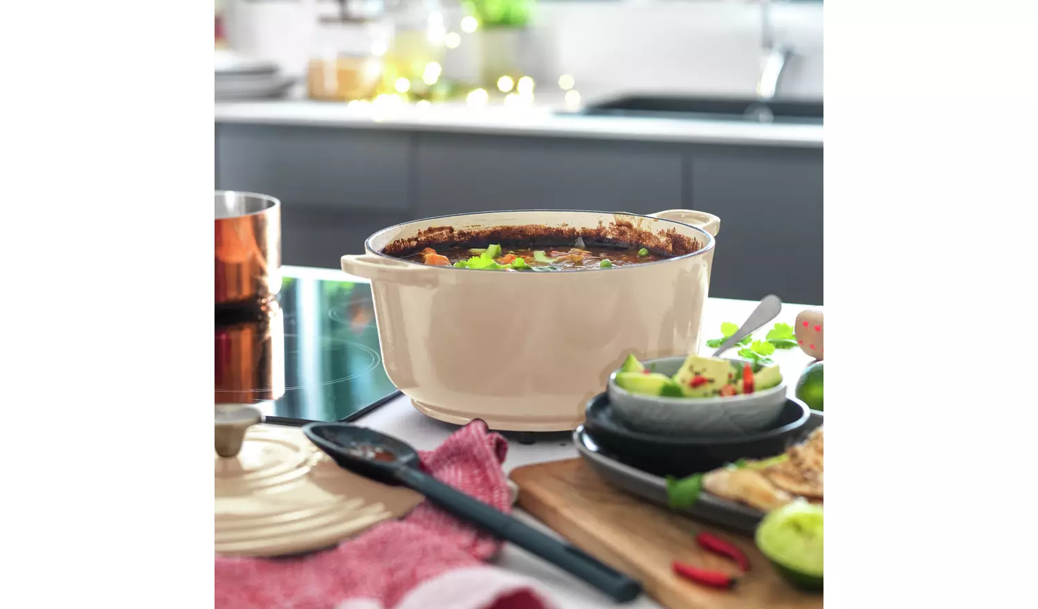 Habitat 5.3 Litre Cast Iron Casserole Dish - Cream