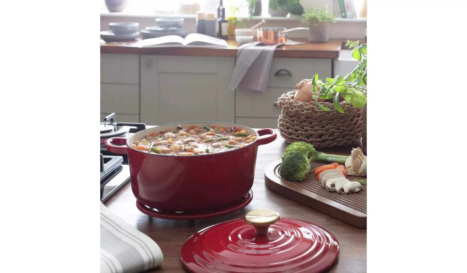 Habitat 3.3 Litre Cast Iron Casserole Dish - Red