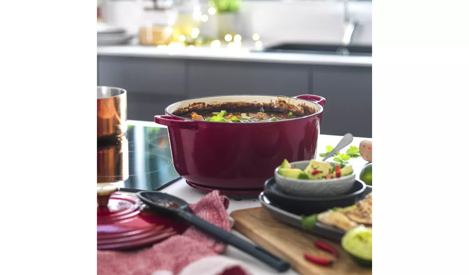 Habitat 5.3 Litre Cast Iron Casserole Dish - Red