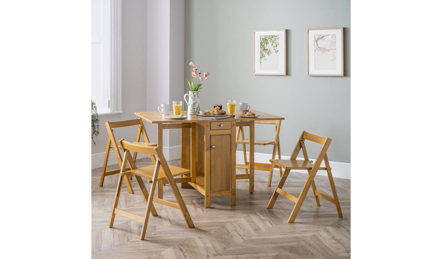 Julian Bowen Savoy Extending Oak Dining Table & 4 Oak Chairs