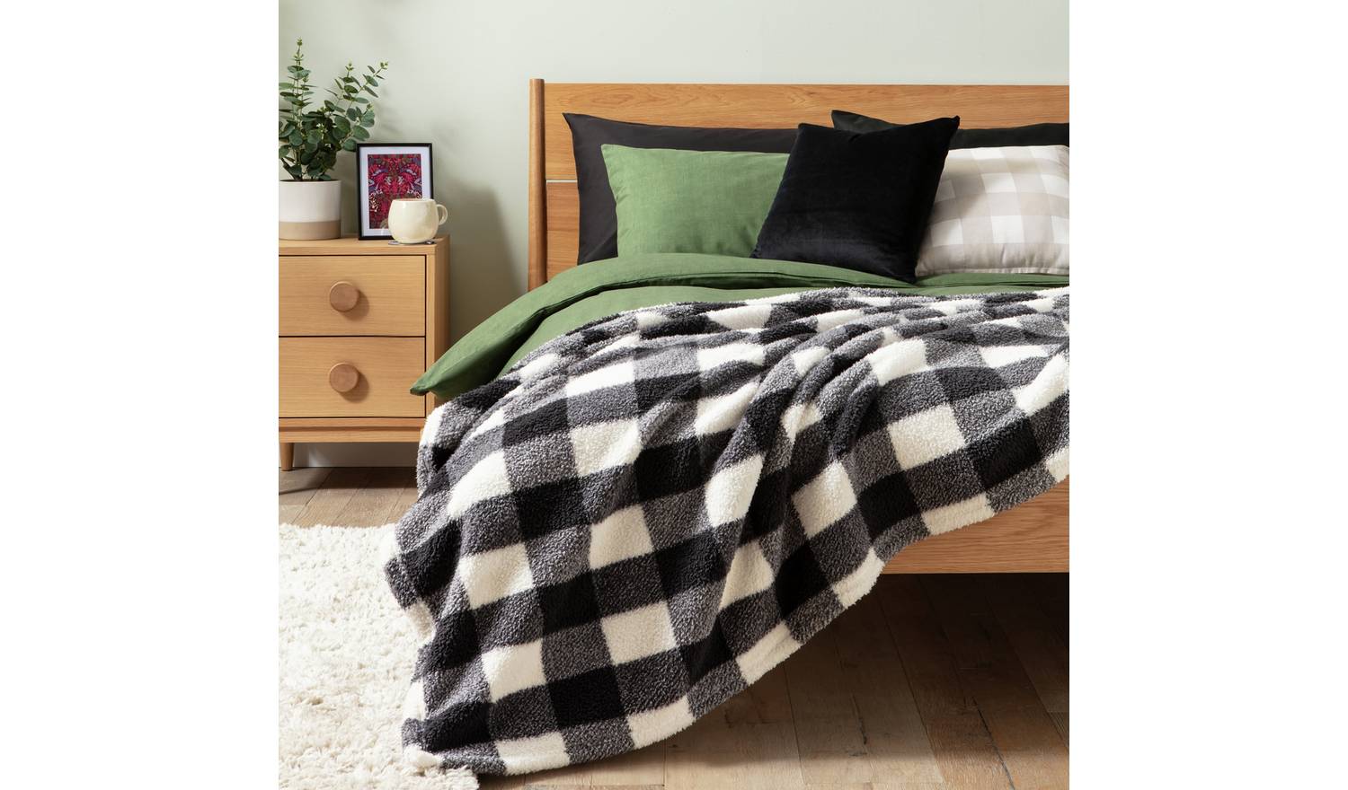 Argos Home Printed Fleece Check Throw - Mono -125x150cm