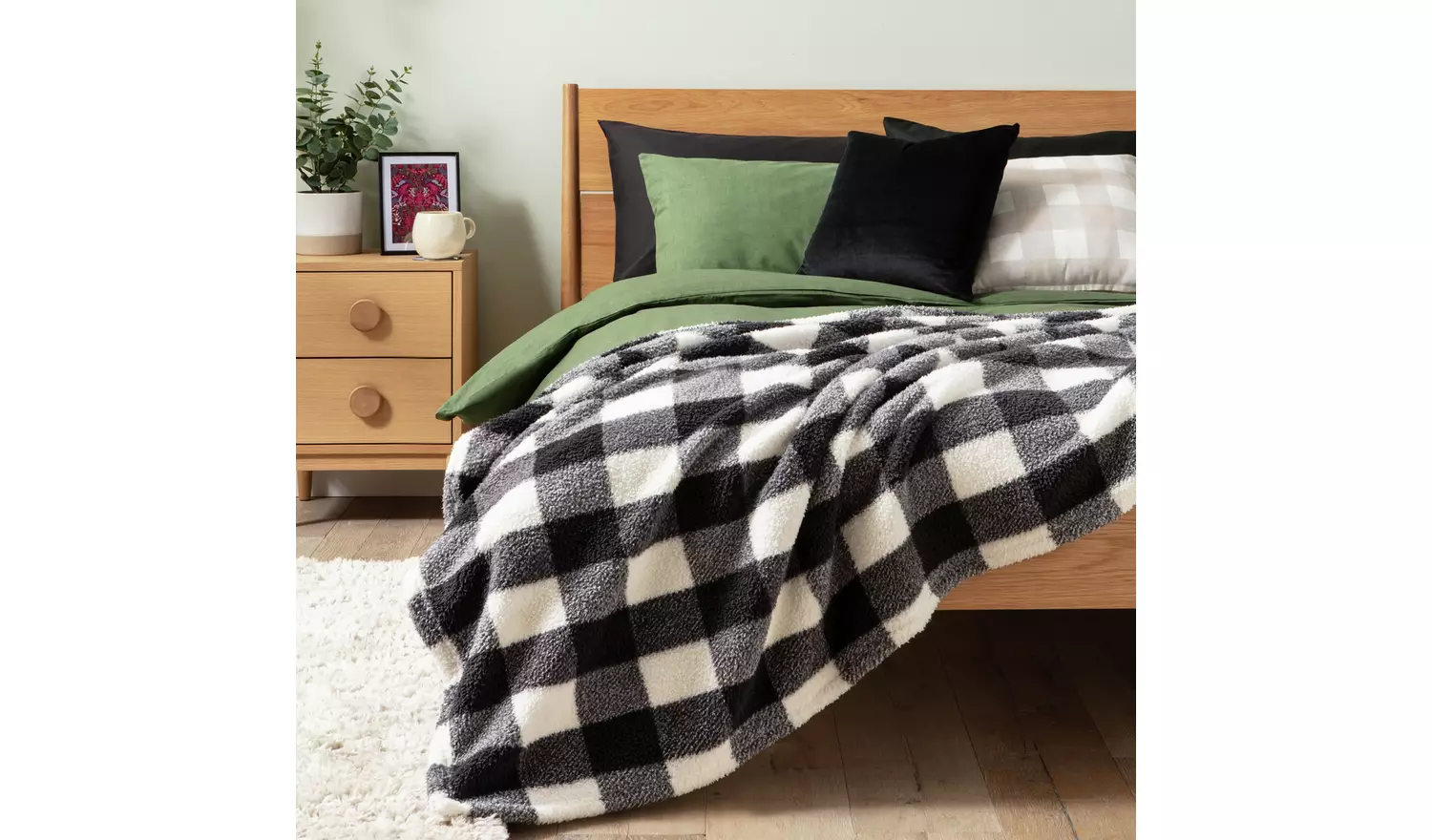 Argos Home Printed Fleece Check Throw - Mono -125x150cm