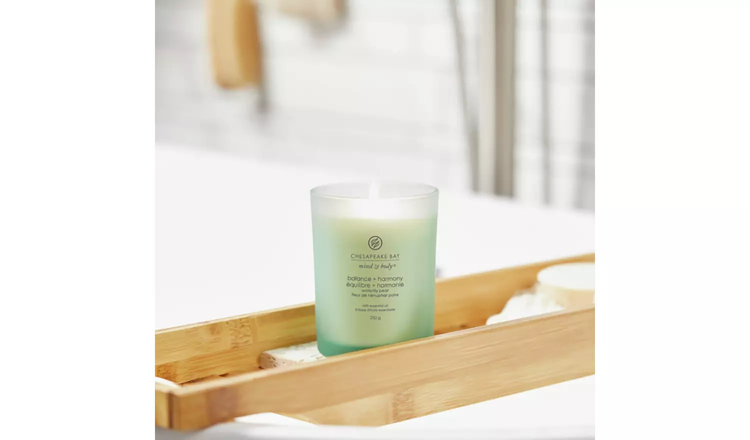 Chesapeake Bay Medium Jar Candle - Waterlily Pear