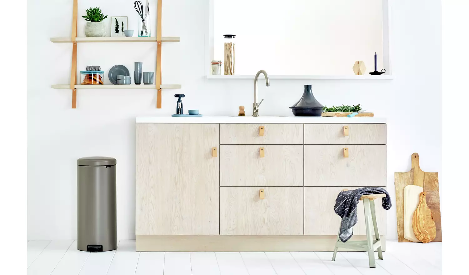 Brabantia 30L NewIcon Pedal Bin - Platinum