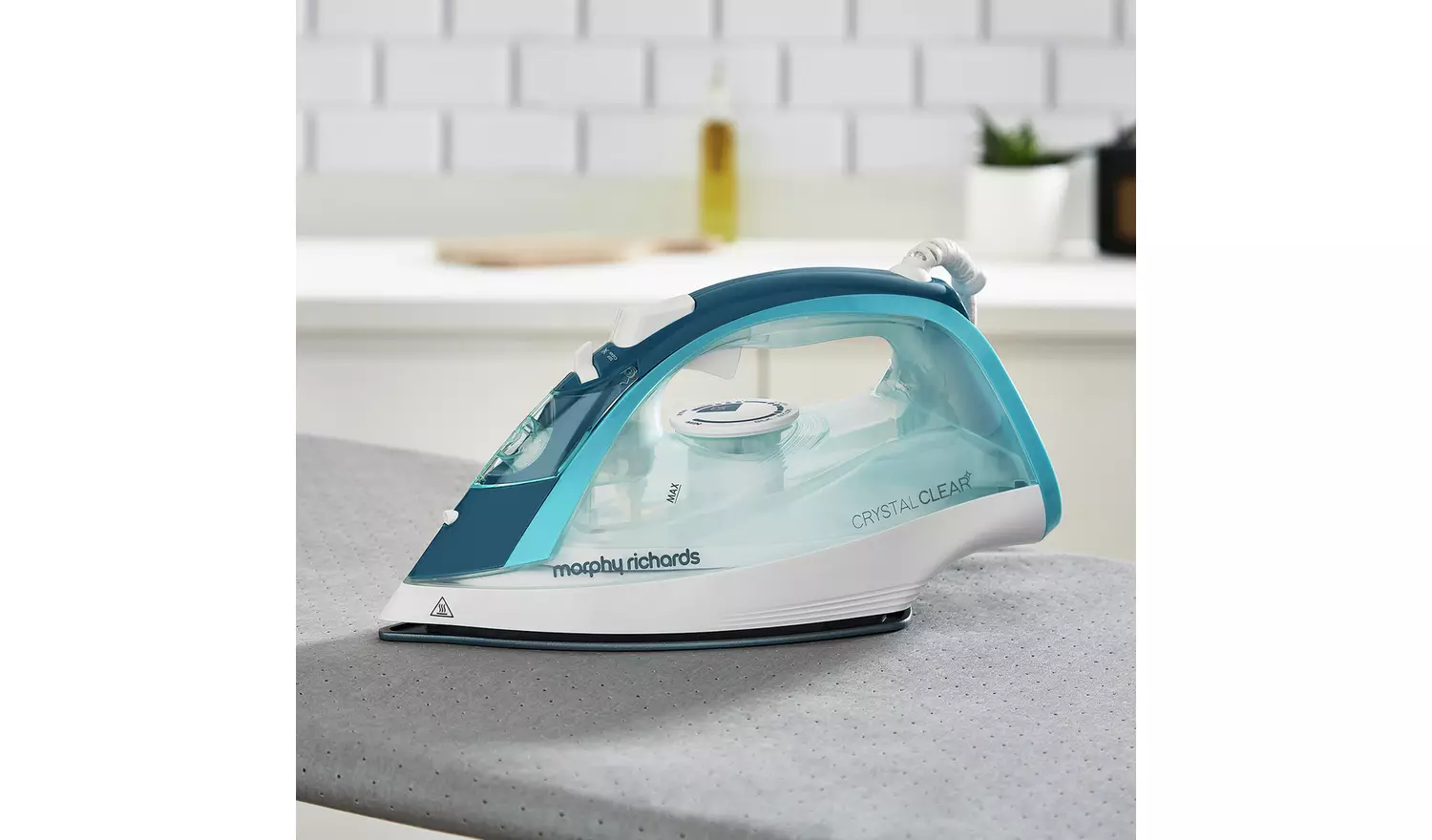 Morphy Richards 300300 Crystal Clear Steam Iron