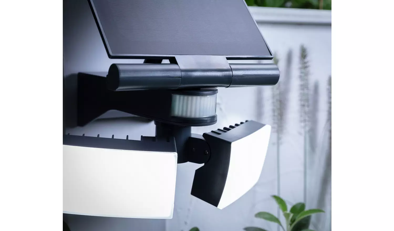 Argos Home 1000 Lumen Solar PIR Floodlight