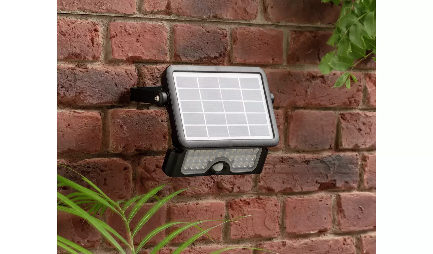 Luceco 5W Solar PIR Outdoor Floodlight