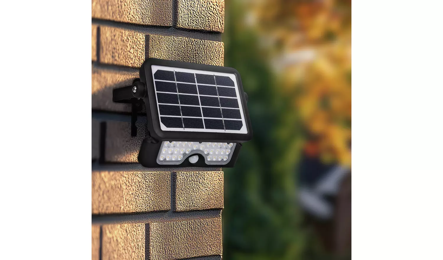 Luceco 5W Solar PIR Outdoor Floodlight