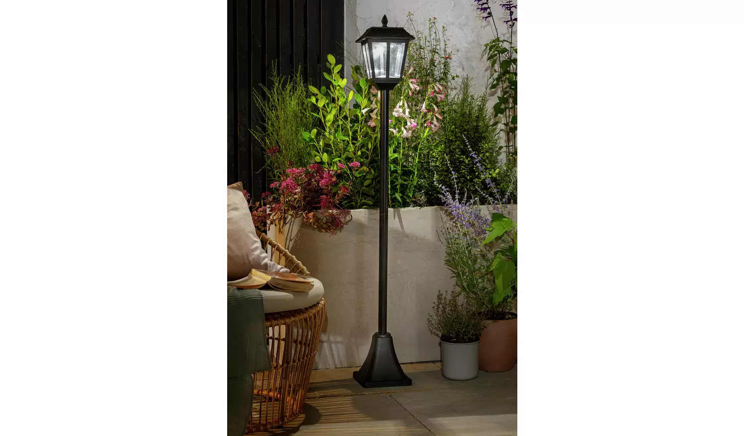 Argos Home Metro Solar Lamp Post - Black