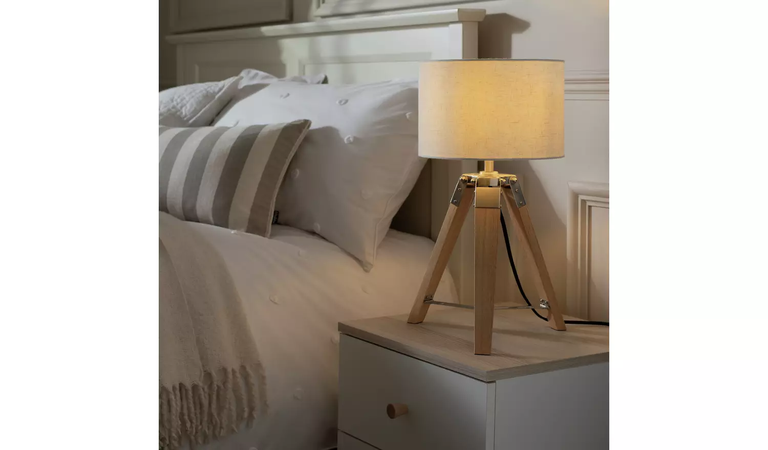 Habitat Lyle Wooden 46cm Tripod Table Lamp - Natural & Cream