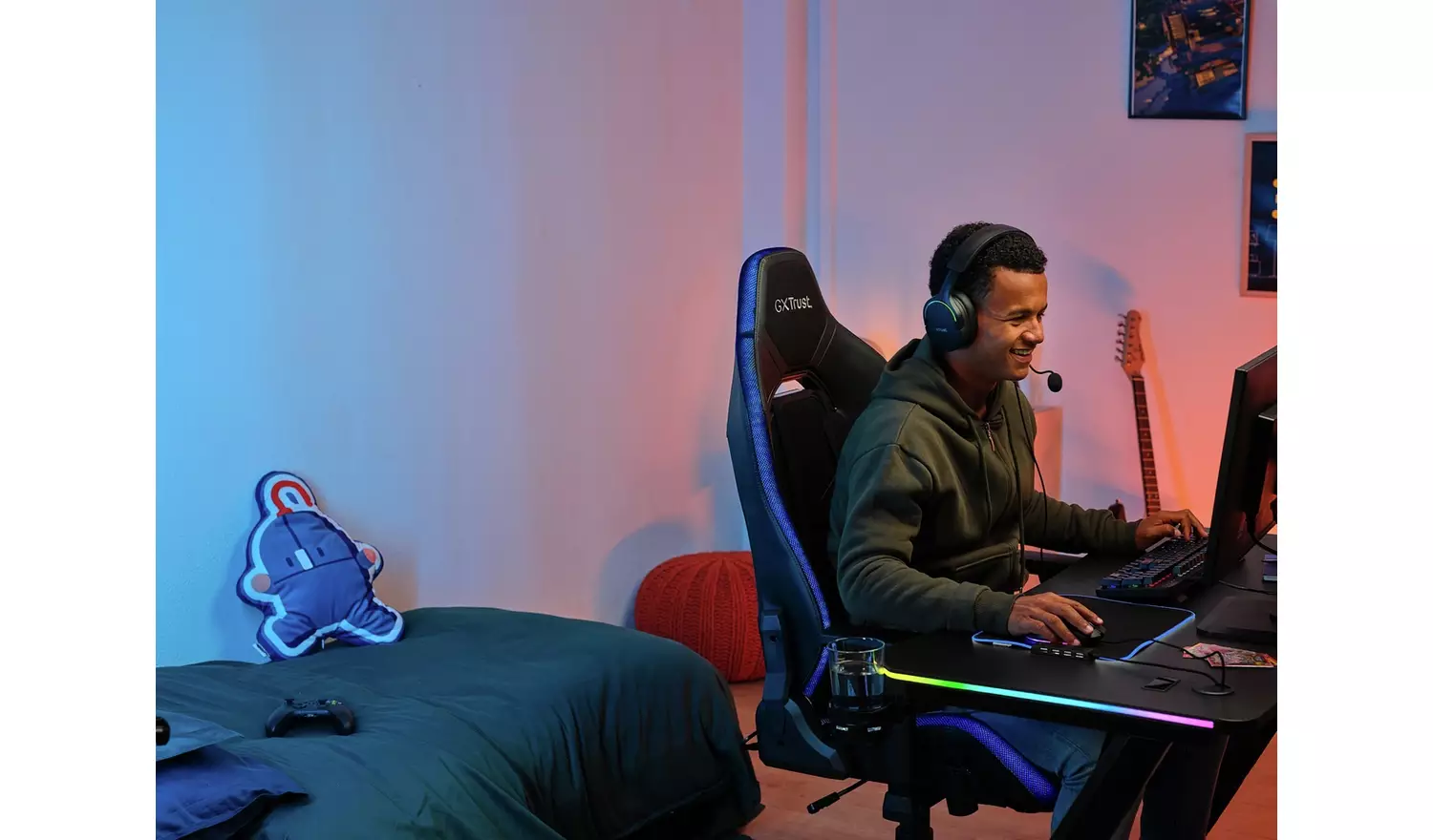 Trust GXT709 Luminus RGB Gaming Desk - Black