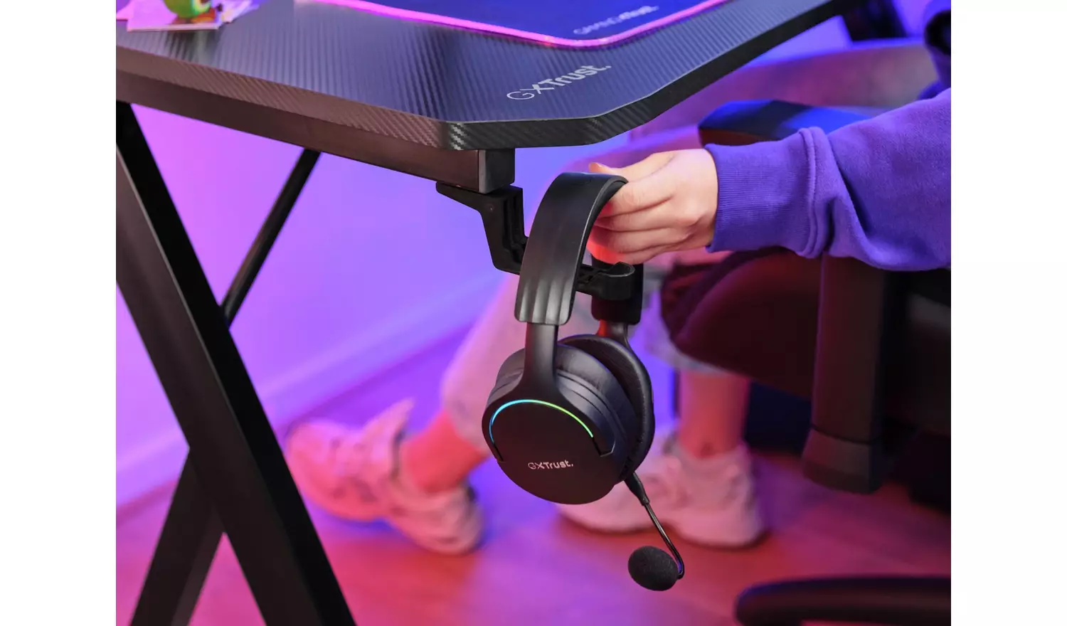 Trust GXT700 Omnius Gaming Desk - Black