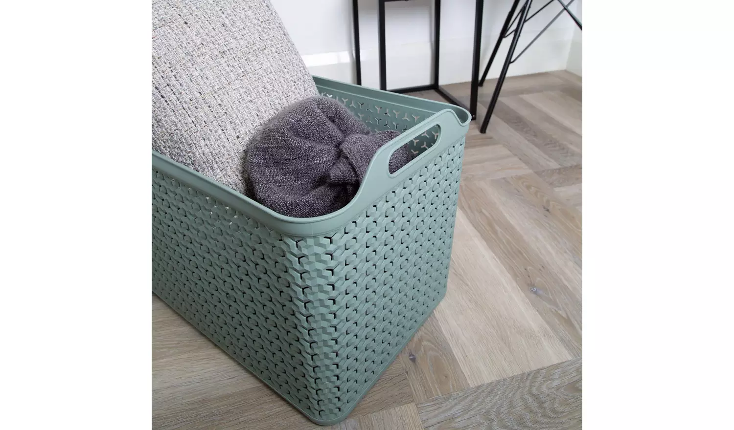 Strata Urban 3 x 42L XL Plastic Storage Baskets with Lid