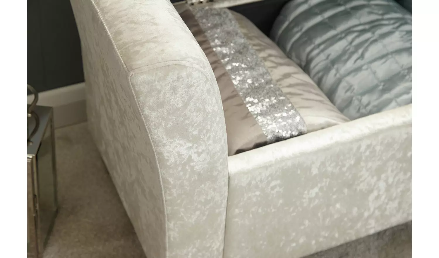 GFW Verona Window Velvet Seat - Oyster White