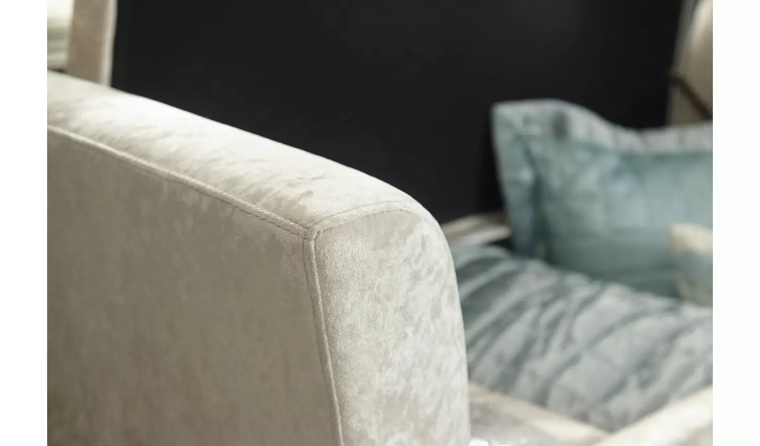 GFW Verona Window Velvet Seat - Oyster White