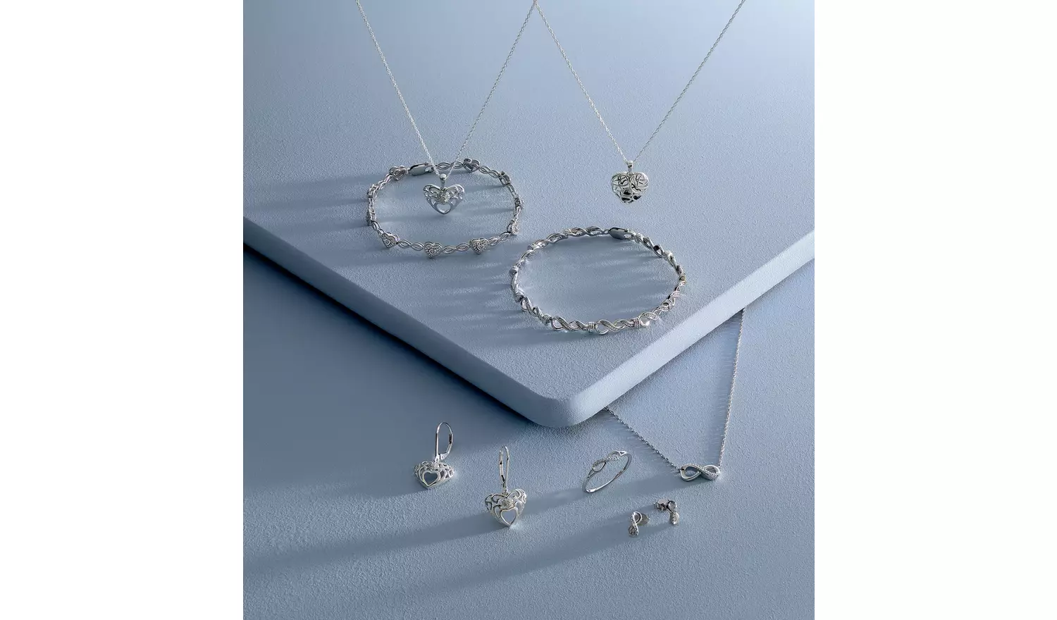 Revere Sterling Silver 0.05ct tw Diamond Heart Bracelet