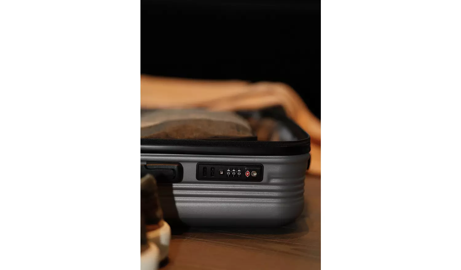 Featherstone 8 Wheel Hard Suitcase - Cabin, Silver