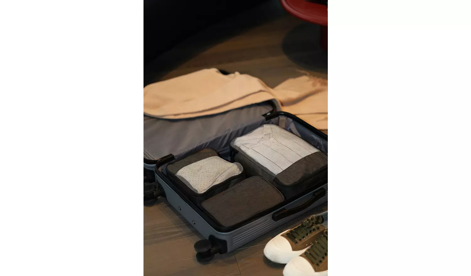 Featherstone 8 Wheel Hard Suitcase - Cabin, Silver