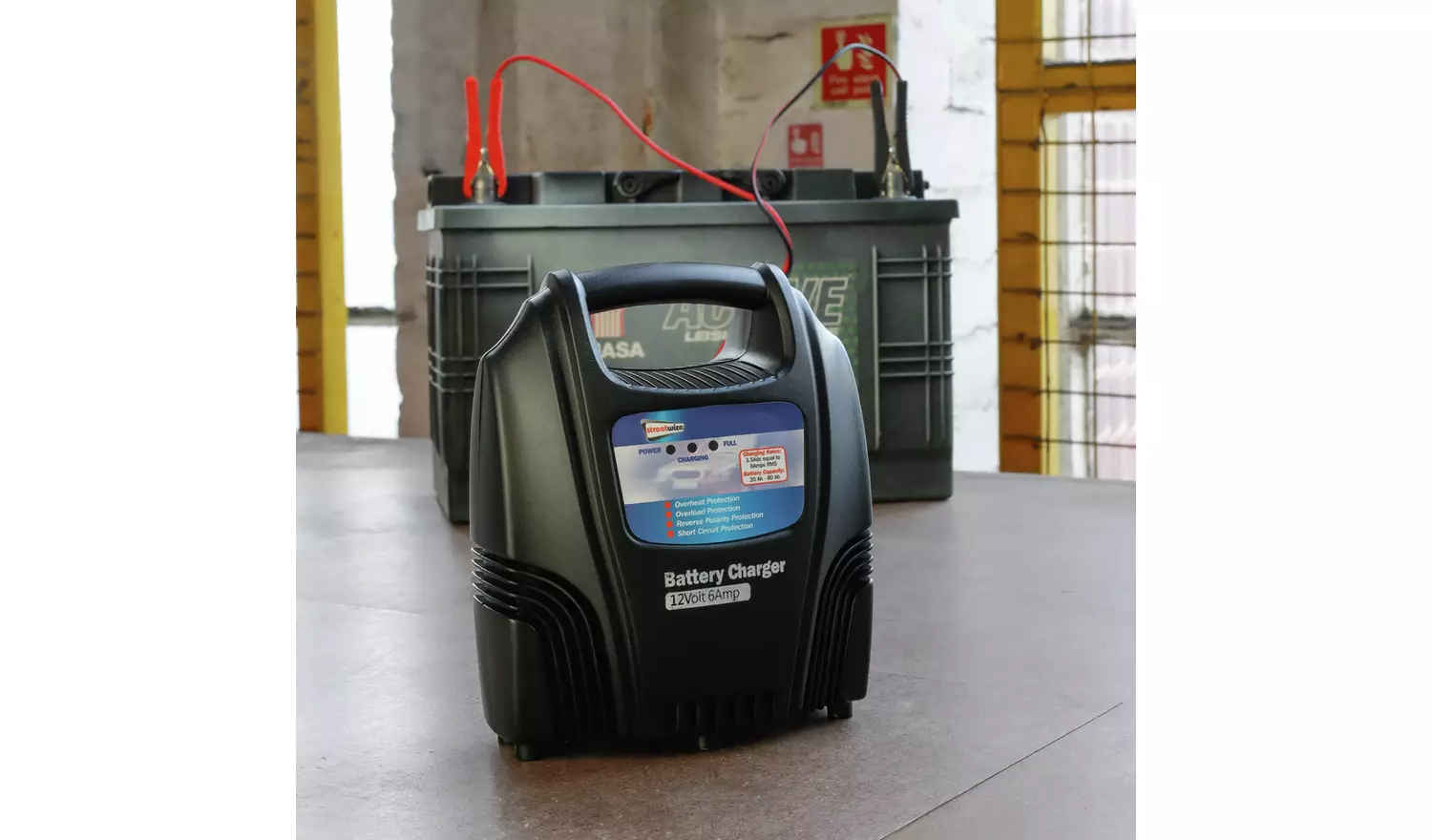 Streetwize 6 Amp 12V Battery Charger